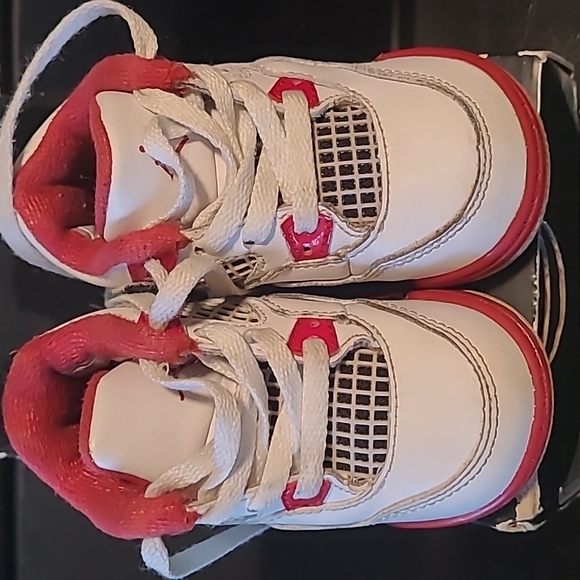 Jordan 4 "Fire Red" Toddler Size 4c released 2012 - Picture 2 of 4
